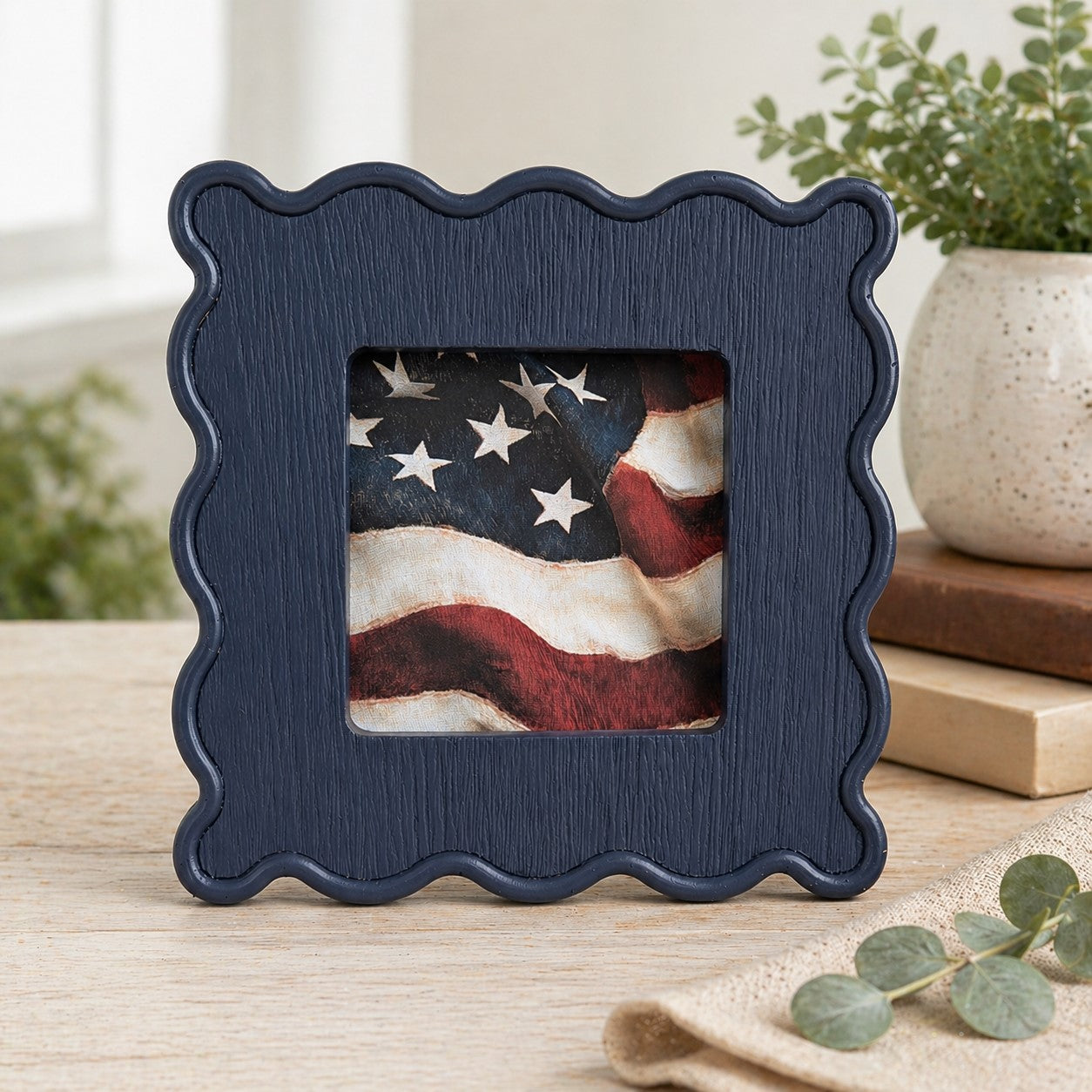 Flag Print in Navy Scalloped Frame | 4 x 4