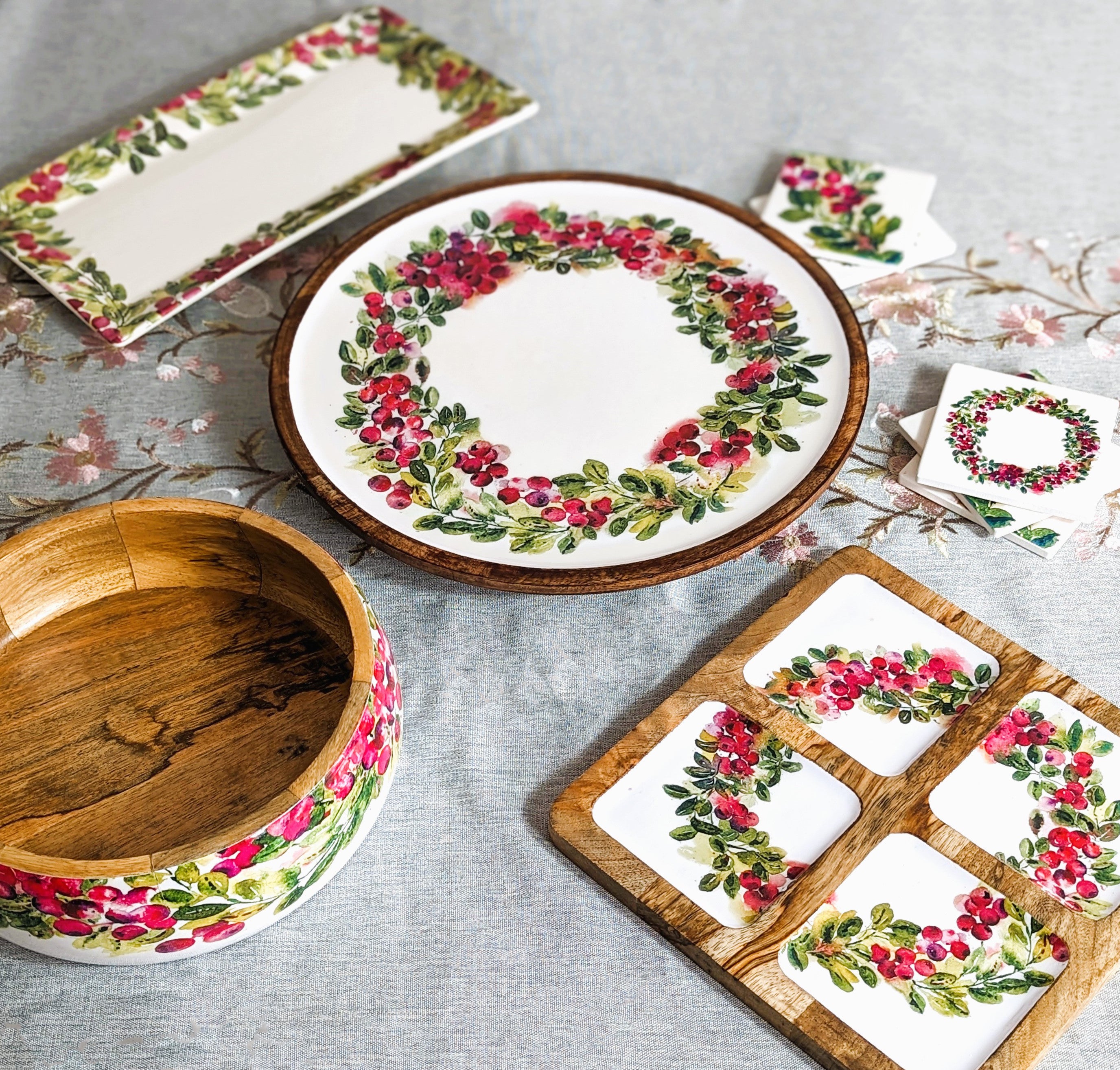 Cranberry Wreath Ceramic Server