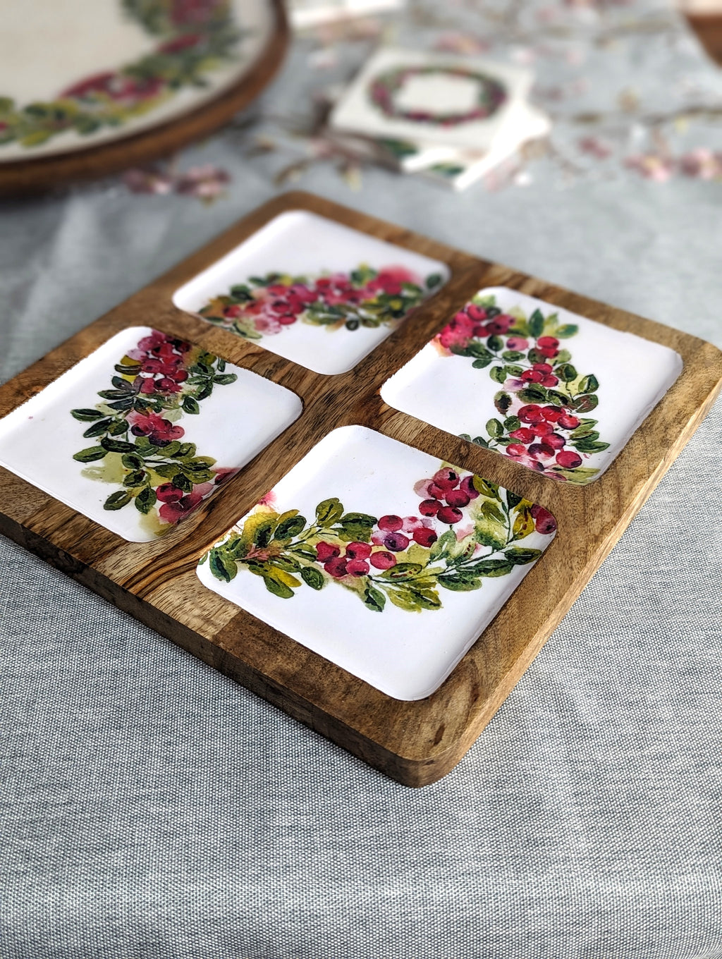 Cranberry Wreath Mango Wood Tray